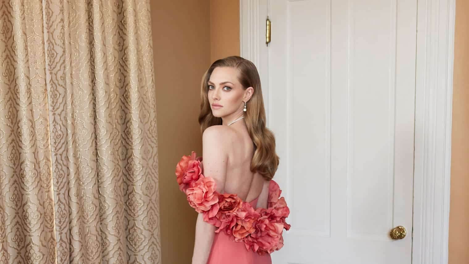 Amanda Seyfried relata ter audicionado o papel em “Wicked” seis vezes, afirmando que se tornou exausta