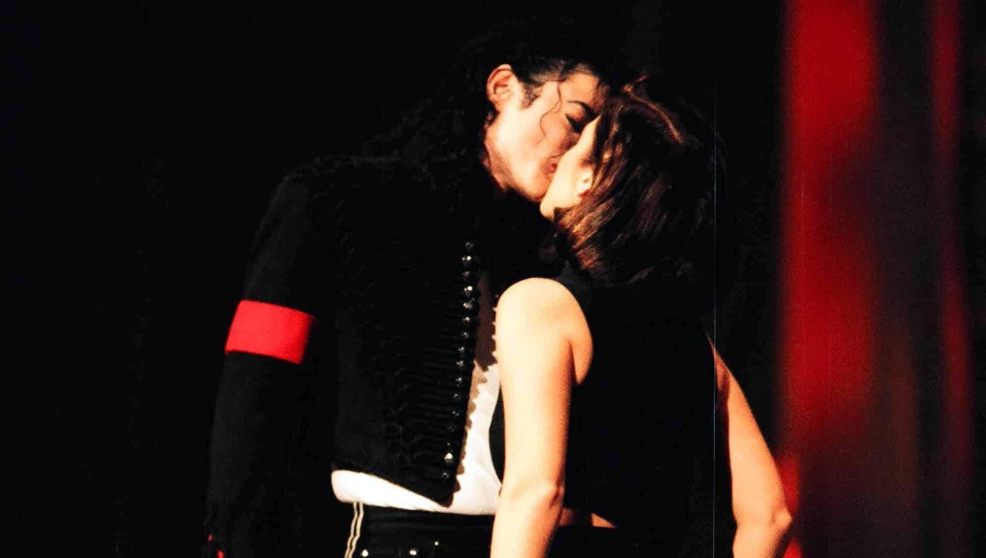 Filha de Elvis afirma que Michael Jackson era virgem quando se relacionaram