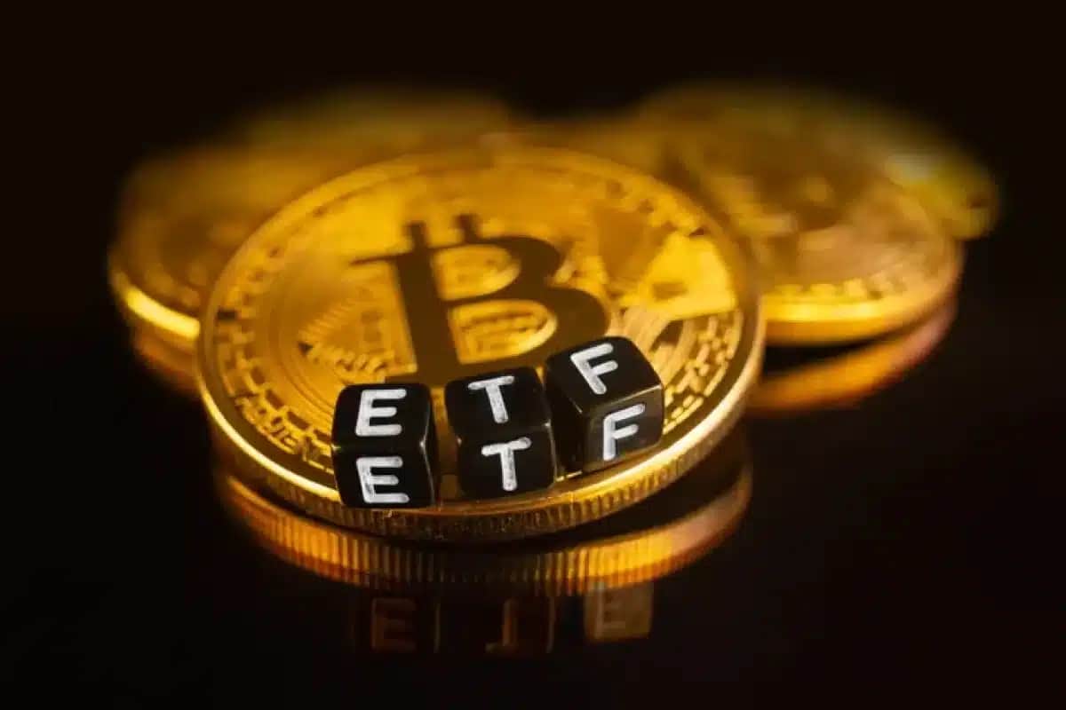 Bitcoin: Fluxo Surpreendente em ETFs de US$ 1 Bilhão Desafia Expectativas!