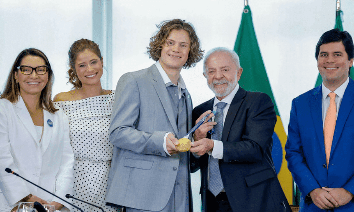 Lula recebe herói olímpico e muda regra histórica do esporte brasileiro!