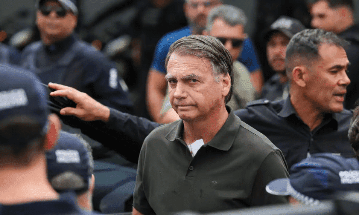 Bolsonaro Mantém Laços com a “Papudinha”: STF Decoreba Decisão Crucial