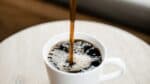 Queda nas exportações de café de 27,7&percnt; em abril, porém, a receita total aumenta