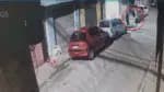 Homem é flagrado pegando corpo para jogar no Rio Tietê