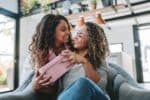 Qualidade e reputação influenciam a decisão de compra no Dia das Mães, aponta estudo