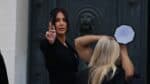 Kim Kardashian comparece em tribunal em Paris para prestar depoimento sobre roubo de joias