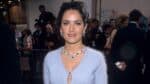 Em 1999, Salma Hayek surgiu com um cardigã de pelo no Festival de Cannes