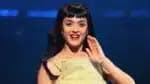 Katy Perry sofre invasão de palco por fã durante apresentação