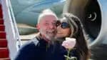 Janja recebe Lula com flor após viagem ao Canadá: “Bem-vindo”
