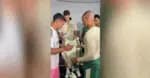 Jogadores do Palmeiras interagem com Suárez e recebem autógrafos após partida no Mundial