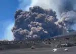 O vulcão Etna, o maior da Europa, está em erupção na Itália