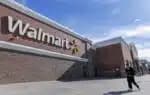 Pelo menos 10 indivíduos foram feridos por golpes com faca em um Walmart nos EUA; um suspeito foi apreendido