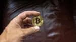 Bitcoin avança 12&percnt; e encerra o mês como a melhor opção de investimento