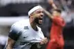 SP - BRASILEIRO A 2025, CORINTHIANS X SPORT - ESPORTES - SP - SÃO PAULO - 19/04/2025 - BRASILEIRO A 2025, CORINTHIANS X SPORT - Memphis Depay jogador do Corinthians comemora seu gol durante partida contra o Sport no estádio Arena Corinthians pelo campeonato Brasileiro A 2025. 19/04/2025 - Foto: MARCELLO ZAMBRANA/AGIF - AGÊNCIA DE FOTOGRAFIA/AGIF - AGÊNCIA DE FOTOGRAFIA/ESTADÃO CONTEÚDO