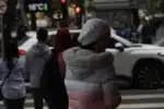SP - CLIMA/FRIO/SP/PAULISTA - GERAL - Pedestres enfrentam clima frio na Avenida Paulista, na região central de São   Paulo, nesta quarta-feira, 30 de julho de 2025. A cidade de São Paulo, após uma   madrugada gelada, amanheceu com frio e pouca nebulosidade nesta quarta-feira, 30,   segundo o Centro de Gerenciamento de Emergências da Prefeitura. A temperatura   média no início da manhã foi de 7°C.   30/07/2025 - Foto: RENATO S. CERQUEIRA/ATO PRESS/ESTADÃO CONTEÚDO
