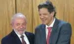 DF - EUA/TRUMP/TARIFAS/BRASIL/HADDAD/ACREDITA EXPORTAÇÃO - ECONOMIA -  O presidente Luiz Inácio Lula da Silva  e o o ministro da Fazenda, Fernando Haddad durante cerimônia para sanção   do projeto de lei Complementar nº 167/2024, que cria o Programa Acredita Exportação, no Palácio do Planalto, em   Brasília, na tarde desta segunda- feira, 28. Haddad afirmou que o Brasil não pode se deter "diante de qualquer tipo   de ameaça, interna ou externa". Embora sem menção explícita, a declaração foi vista como referência ao tarifaço   anunciado pelo presidente dos Estados Unidos, Donald Trump, a produtos brasileiros, previsto para vigorar a partir   desta sexta-feira, 1º de agosto, daqui a quatro dias.   28/07/2025 - Foto: FáTIMA MEIRA/ENQUADRAR/ESTADÃO CONTEÚDO