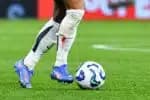 SP - CORINTHIANS/PALMEIRAS - ESPORTES - O meião do jogador Memphis do Corinthians rasgado  e com marca de sangue  durante partida entre Corinthians x Palmeiras, jogo de ida das oitavas de final da Copa do Brasil 2025, nesta quarta feira, (30) na Neo Química Arena, SP. 30/07/2025 - Foto: ROBERTO CASIMIRO/FOTOARENA/FOTOARENA/ESTADÃO CONTEÚDO