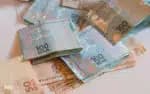 Qual o rendimento de R$ 1 mil, R$ 2 mil e R$ 5 mil na poupança com a taxa Selic de 15&percnt; ao ano?