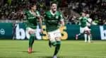 SP - BRASILEIRÃO/PALMEIRAS X CORINTHIANS - ESPORTES - Comemoração do gol de Joaquín Piquerez, do Palmeiras, primeiro da equipe marcado diante do Corinthians, durante   partida válida pela 3ª rodada do Campeonato Brasileiro da Série A de 2025, disputada na Arena Barueri (SP), neste   sábado, 12 de abril de 2025.   12/04/2025 - Foto: CAIO DE SOUSA/PERA PHOTO PRESS/ESTADÃO CONTEÚDO