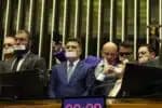 Isolada foca em estratégia narrativa para sustentar seu público fiel, aponta especialista político