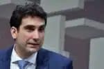 DF - BC/SUCESSÃO/GALÍPOLO/SENADO/SABATINA - POLÍTICA - O diretor de Política Monetária do Banco Central e indicado à presidência da     instituição a partir de 2025, Gabriel Galípolo, durante sua sabatina na Comissão     de Assuntos Econômicos do Senado, em Brasília, nesta terça-feira, 08 de outubro de     2024. Galípolo reconheceu que há anos as projeções de crescimento do Brasil vêm     sendo revistas "sistematicamente ao longo do ano para cima, surpreendendo     positivamente em relação a crescimento".     08/10/2024 - Foto: CLÁUDIO REIS/ENQUADRAR/ESTADÃO CONTEÚDO