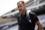 SP - TREINO/CORINTHIANS - ESPORTES - Augusto Melo, presidente do Corinthians, apresenta novo patrocinador do time paulista ? Area Materiais Elétricos ?durante treino aberto realizado pelo Corinthians na manhã deste sábado (28) na Neo Química Arena em São Paulo, SP. 28/09/2024 - Foto: RODILEI MORAIS/FOTOARENA/FOTOARENA/ESTADÃO CONTEÚDO