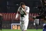 SP - BRASILEIRÃO/SANTOS X VASCO/NEYMAR  - ESPORTES - O jogador Neymar, do Santos, lamenta durante derrota na partida contra o Vasco da   Gama, válida pelo Campeonato Brasileiro da Série A de 2025, na tarde deste   domingo, 17, no Estádio Cícero Pompeu de Toledo (Morumbis), na zona sul de São   Paulo. O time sofreu uma goleada humilhante de 6 a 0 para o Vasco.   17/08/2025 - Foto: PETER LEONE/O FOTOGRÁFICO/ESTADÃO CONTEÚDO