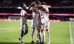 SP conquista vitória por 2 a 0 sobre o Vitória, alcançando cinco jogos sem derrotas no Campeonato Brasileiro e se aproximando do 4º lugar