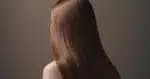 Mistura de 2 ingredientes alisa cabelo em 20 minutos com efeito de salão
