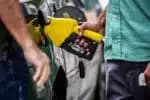 Gasolina mais barata? Entenda como a redução de 4,9&percnt; da Petrobras impactará o preço na bomba