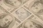 Trump critica China e dólar dispara 2&percnt; em reação