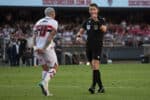 São Paulo protesta contra arbitragem polêmica no clássico; CBF age contra árbitros