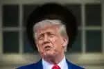 A secretária de Trump afirmou incorretamente que o habeas corpus autoriza a deportação de imigrantes