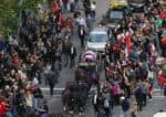 Milhares participam de cortejo e funeral aberto em homenagem a Mujica; confira imagens