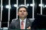 O presidente da Câmara dos Deputados, Arthur Lira, pretende votar a Proposta de Emenda à Constituição que visa acabar com a reeleição no Brasil