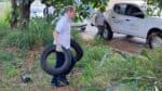 CCZ de Rio Claro remove 40 pneus descartados no bairro Consolação, em operação contra a dengue