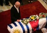 Lula e Boric se juntam a milhares de uruguaios no funeral de Mujica