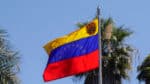 Embaixada venezuelana em Brasília, onde os venezuelanos votam no domingo entre a continuidade do presidente Nicolás Maduro ou a mudança do rival Edmundo Gonzalez Urrutia em meio à alta tensão após a ameaça do titular de um "banho de sangue" se ele perder, o que as pesquisas sugerem ser provável. | Sérgio Lima/Poder360 - 28.jul.2024