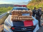 Caminhão transportando grama sintética causa acidente na Paraíba e expõe área de cultivo de maconha
