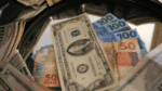 O Real foi a quarta moeda com maior valorização em relação ao dólar em 2025
