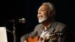 Gilberto Gil interpretações em evento sobre Ariano Suassuna na ABL