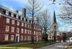 Trump enfrenta disputa com Harvard: juíza questiona decisão do governo de impedir inscrição de estrangeiros