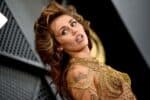 Miley Cyrus comenta sobre boatos de discussão com a família: “Desafios”