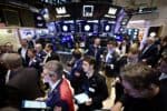 Mercado de valores fecha com ganhos após cessar cobrança de tarifas