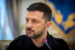 FOTODELDIA KIEV, 14/06/2025.-El presidente ucraniano, Volodímir Zelenski, durante una conversación mantenida con EFE y otros medios ucranianos e internacionales en Kiev. Zelenski espera pedirle personalmente a su homólogo estadounidense, Donald Trump, que EEUU le venda a Ucrania un nuevo paquete de armamento cuya composición ya tiene concretada Kiev, según explicó el propio líder ucraniano en una conversación con medios locales e internacionales en la que participó EFE. EFE/ Marcel Gascón