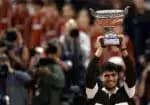 PARIS (France), 08/06/2025.- Carlos Alcaraz of Spain celebrates with the Coupe des Mousquetaires after winning his Men's final match against Jannik Sinner of Italy at the French Open Grand Slam tennis tournament at Roland Garros in Paris, France, 08 June 2025. (Tenis, Abierto, Francia, Italia, España) EFE/EPA/YOAN VALAT