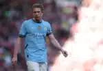 MANCHESTER (United Kingdom), 06/04/2025.- Kevin De Bruyne of Manchester City looks on during the English Premier League soccer match between Manchester United and Manchester City, in Manchester, Britain, 06 April 2025. (Reino Unido) EFE/EPA/ADAM VAUGHAN EDITORIAL USE ONLY. No use with unauthorized audio, video, data, fixture lists, club/league logos, 'live' services or NFTs. Online in-match use limited to 120 images, no video emulation. No use in betting, games or single club/league/player publications.