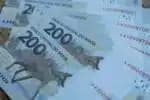 Juros recuam em dia de ajustes e expectativa por medidas fiscais