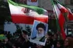 TEHRAN (IRAN(Islamic Republic Of)), 14/06/2025.- An Iranian woman holds a poster of Iranian supreme leader Ayatollah Ali Khamenei during an anti-Israel rally in Tehran, Iran, 14 June 2025. Israel confirms it has launched strikes on Iran's 'nuclear program' as blasts are heard across the country. Israel launched strikes on Iran's nuclear and military facilities on 13 June, targeting top generals and scientists. In retaliation, Iran launched waves of missiles and drones toward Israel. (Teherán) EFE/EPA/ABEDIN TAHERKENAREH