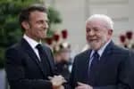 Lula desembarca na França para visita oficial e encontros com Emmanuel Macron
