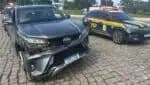 motorista escapa da Polícia Rodoviária Federal em Santa Catarina, colide com postos de pedágio e deixa o veículo abandonado no Paraná